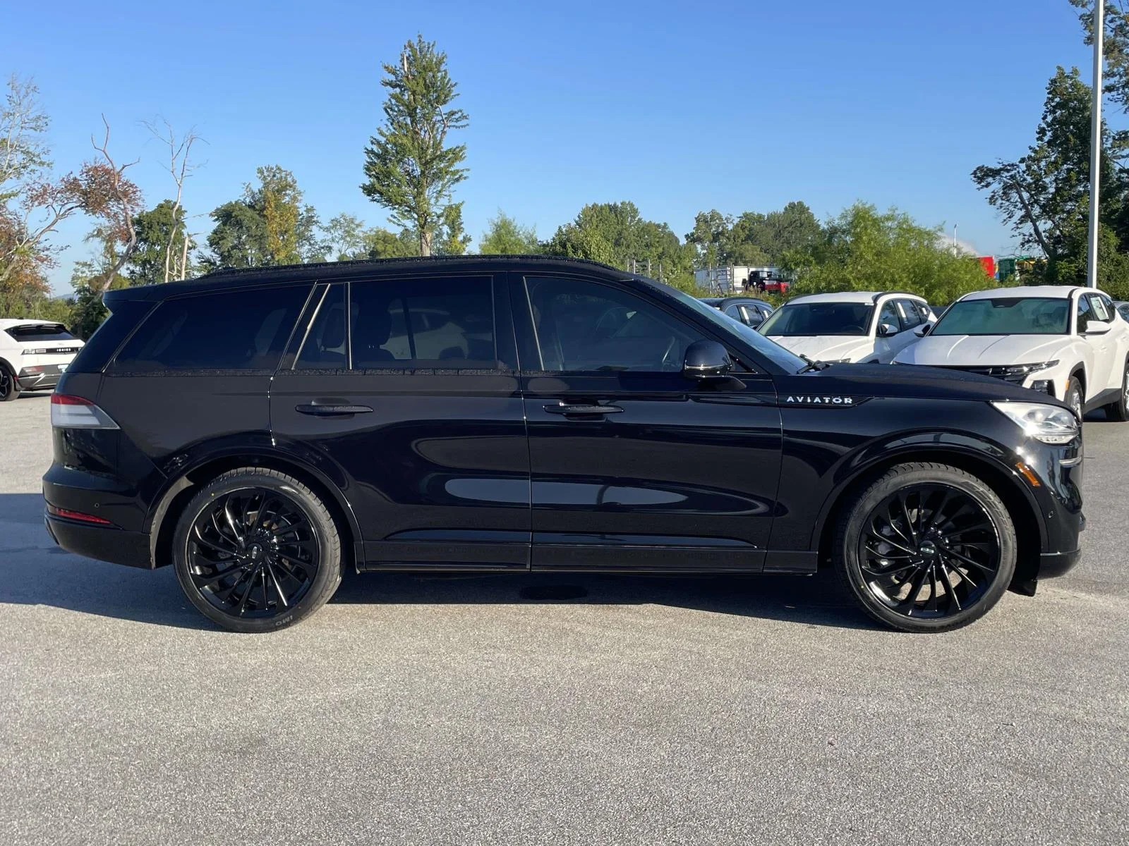 Used 2022 Infinite Black Metallic Clearcoat Lincoln Reserve image 30