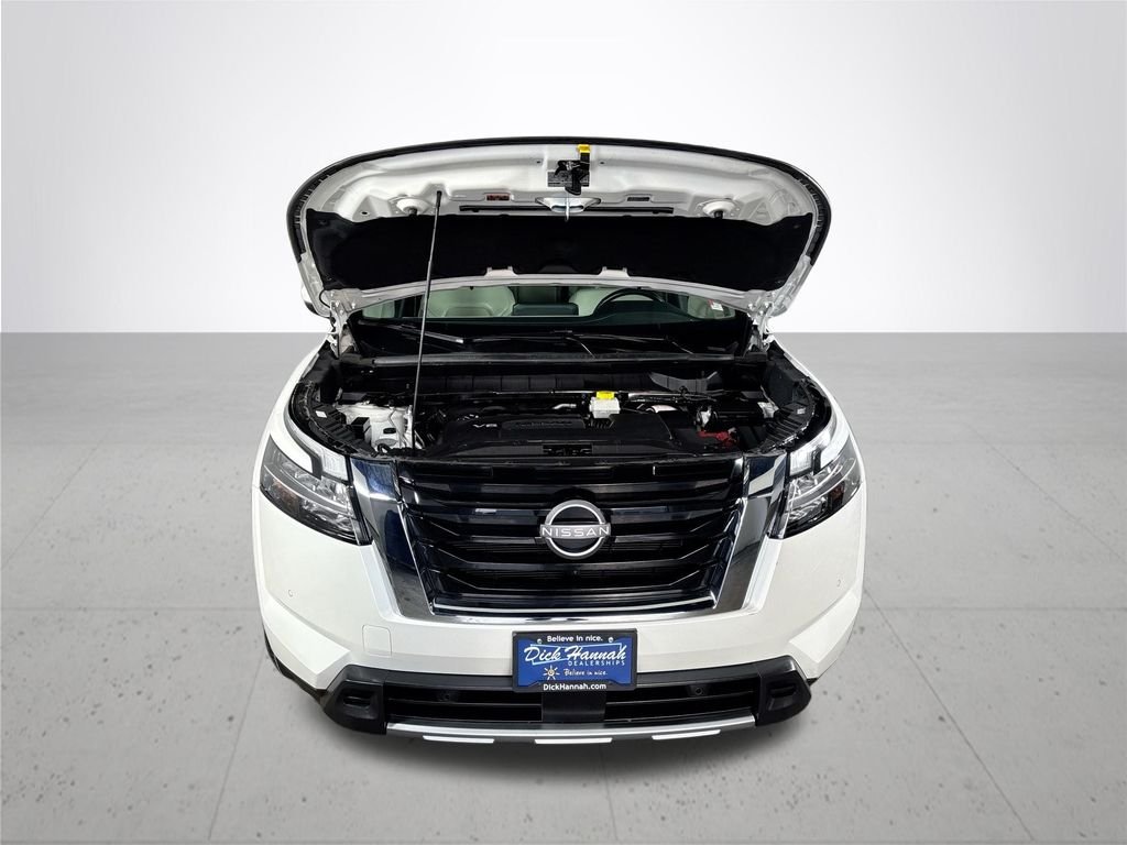 Used 2023 White Nissan SL image 22