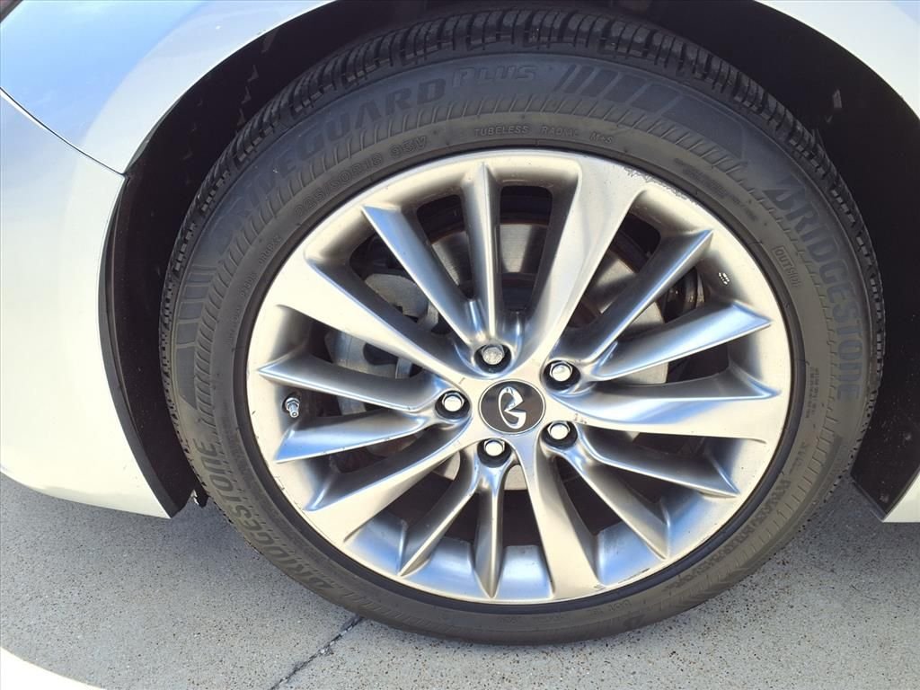 Used 2018 Silver INFINITI 3.0t LUXE image 9
