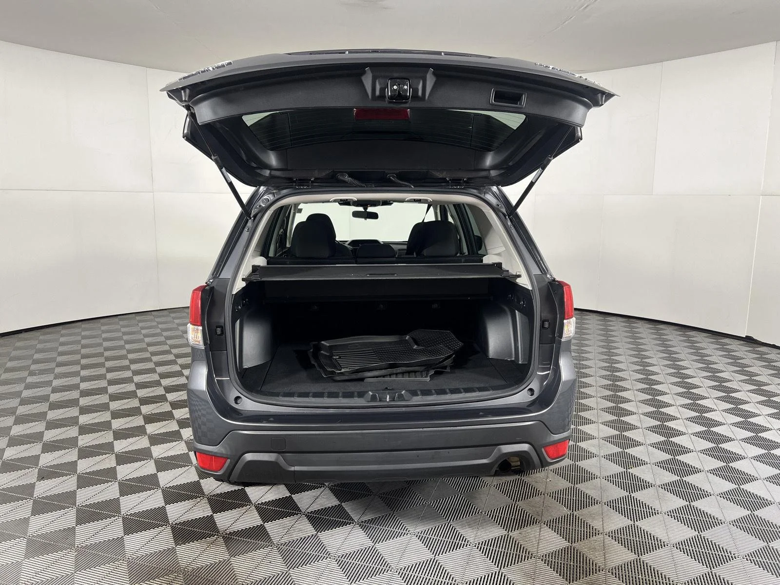 Used 2022 Magnetite Gray Metallic Subaru Premium image 28