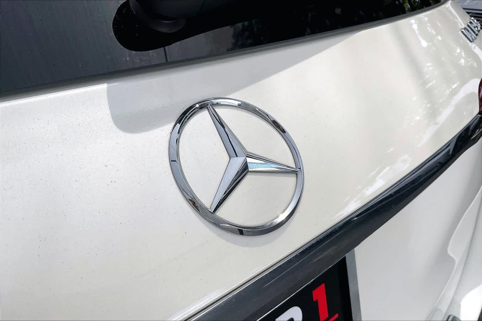 Used 2023 MANUFAKTUR Diamond White Metallic Mercedes-Benz AMG® GLE 53 image 31