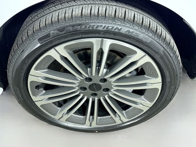New 2026 Fuji White Land Rover Dynamic SE image 33