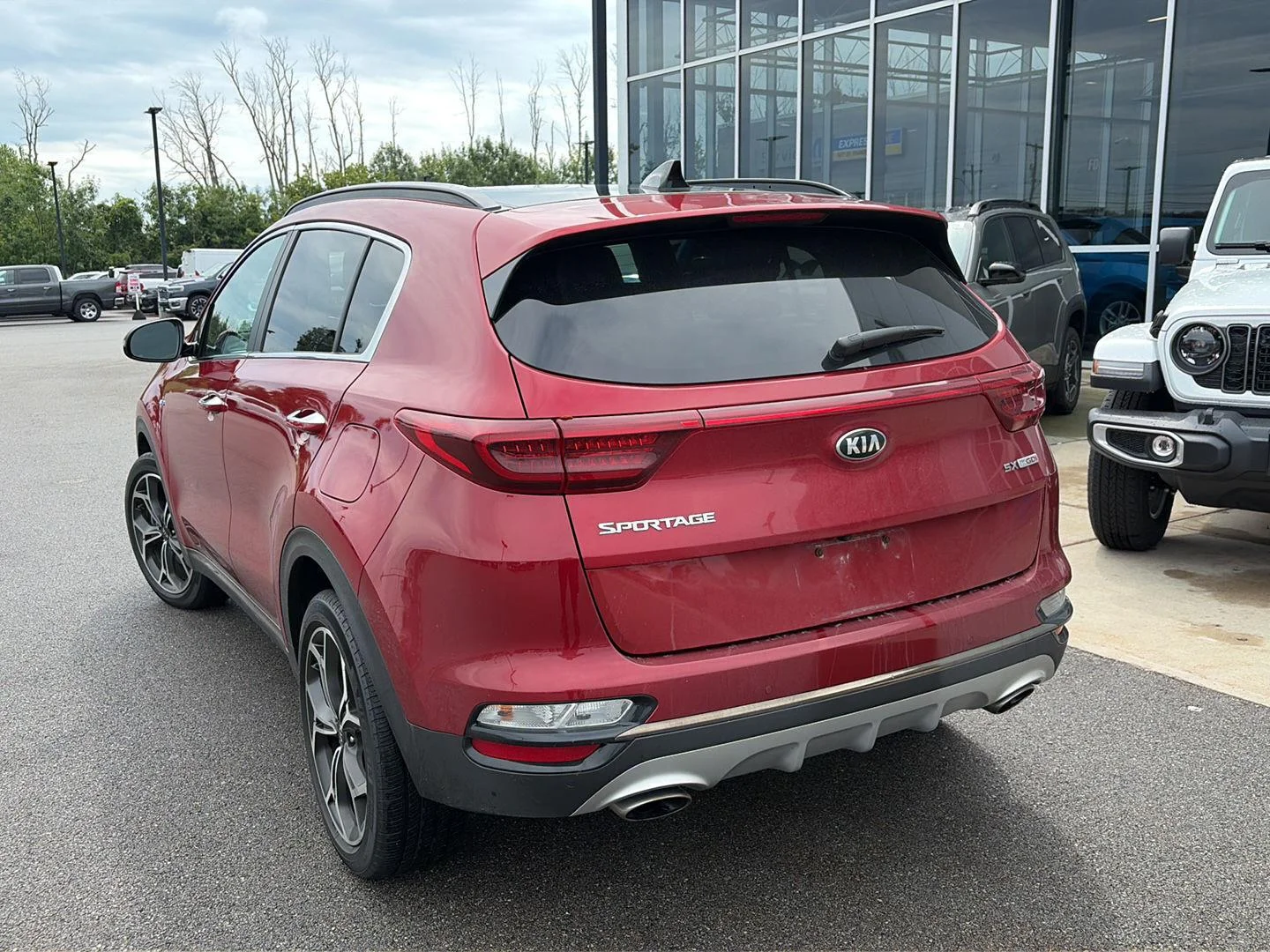 Used 2021 Hyper Red Kia SX Turbo image 3