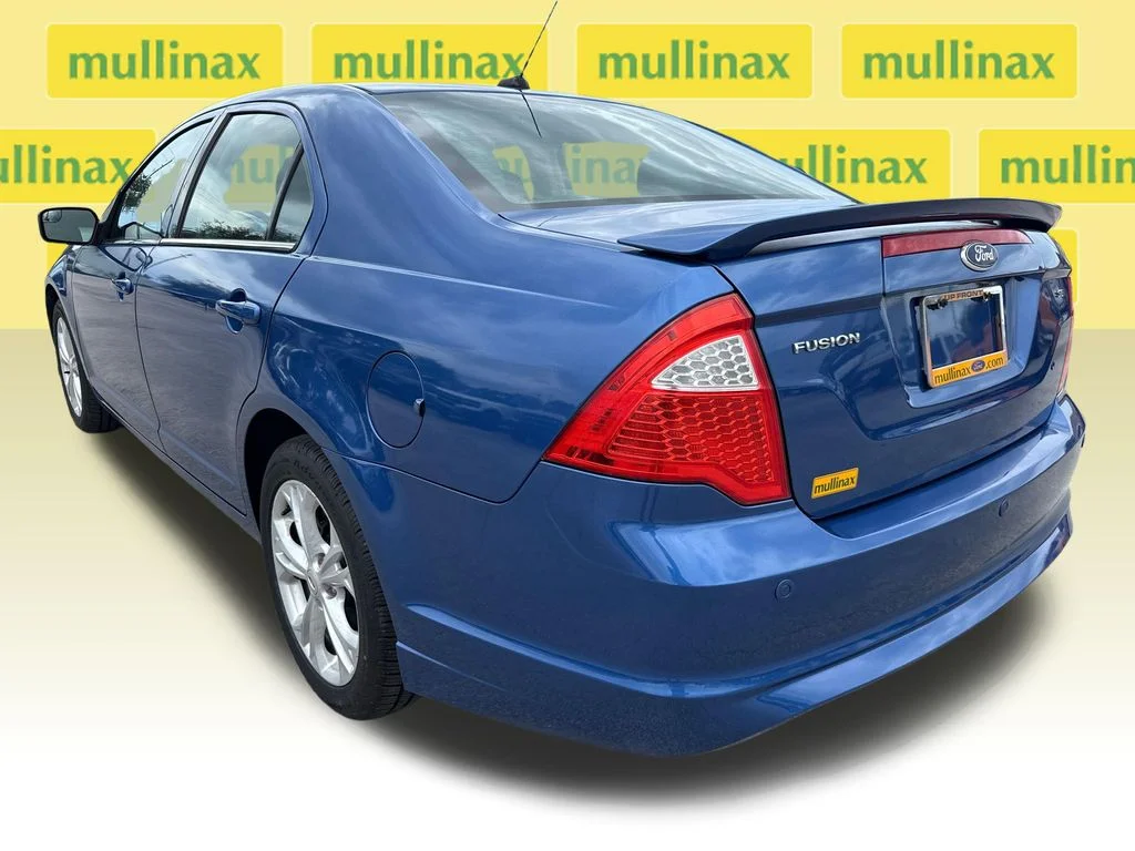 Used 2012 Blue Ford SE image 9