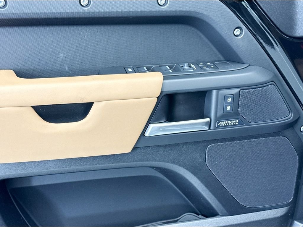 New 2026 Santorini Black LAND ROVER X-Dynamic SE image 22
