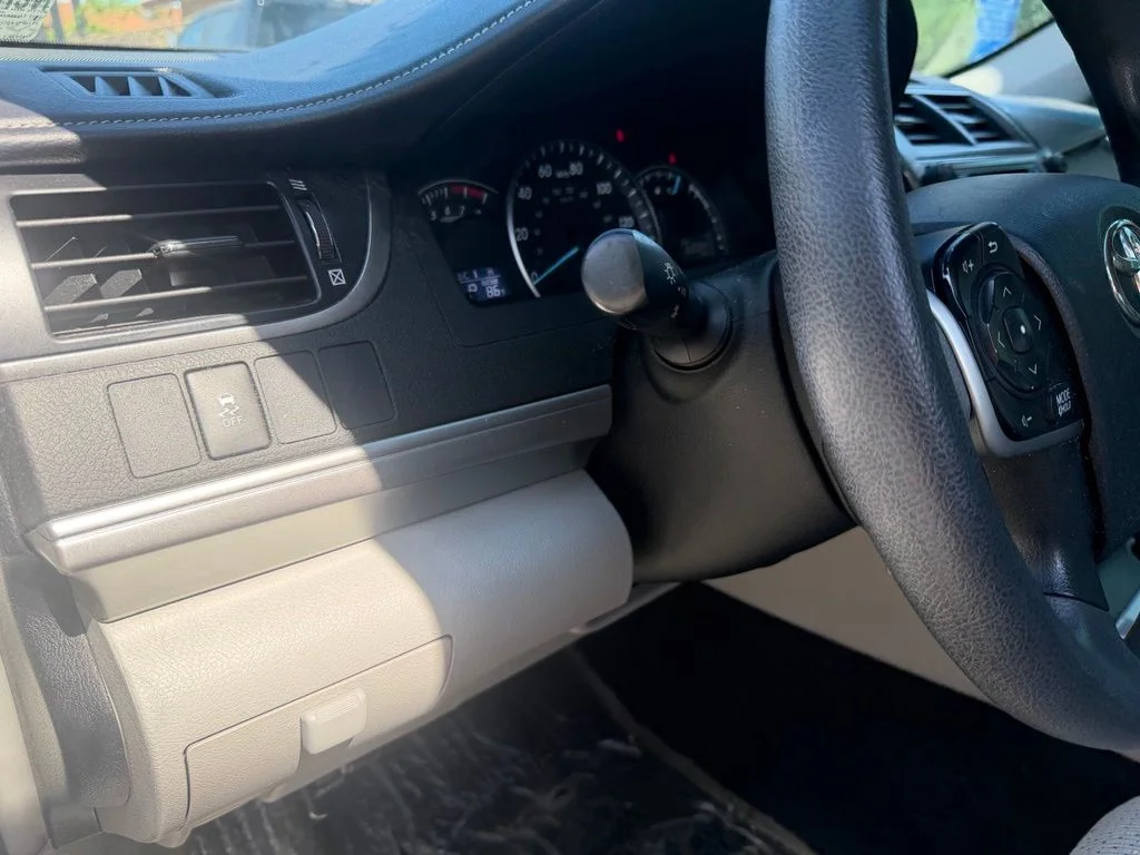 Used 2012 White Toyota LE image 17