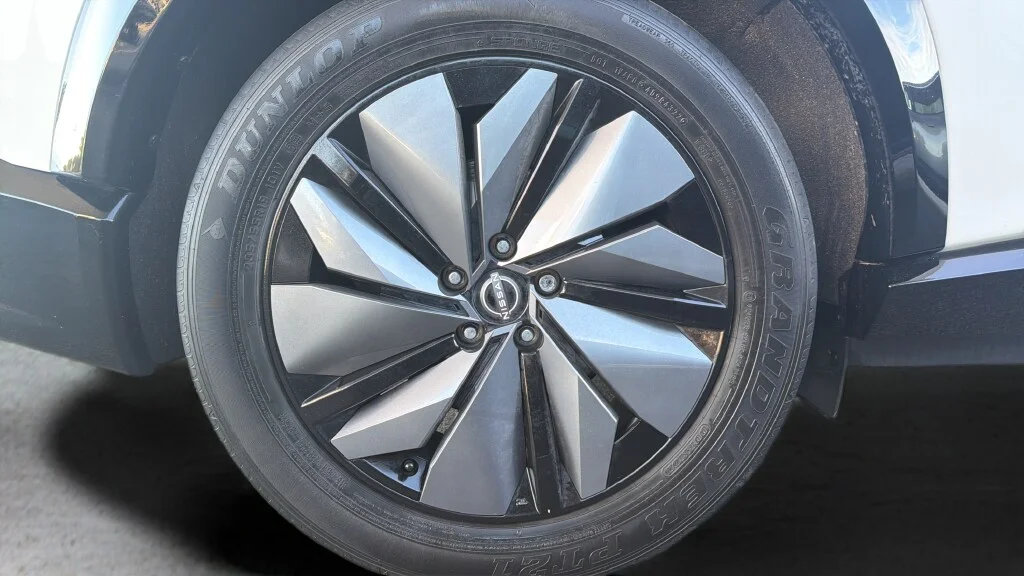 Certified Used 2023 Everest White Pearl Tricoat Black Diamond Pearl Nissan Platinum+ e-4orce image 28