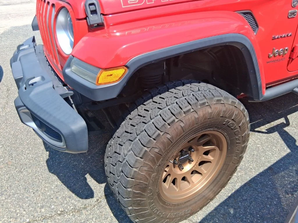 Used 2018 Red Jeep Unlimited Sahara image 11