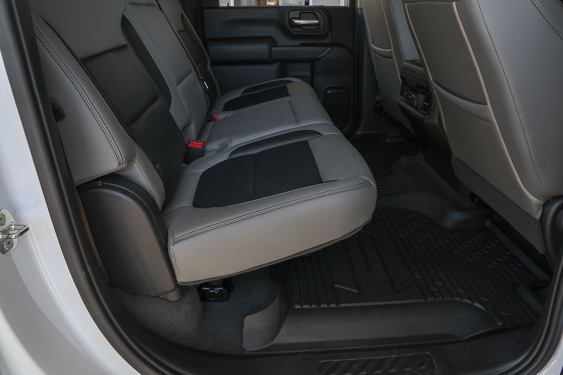 Used 2022 White Chevrolet LT image 30