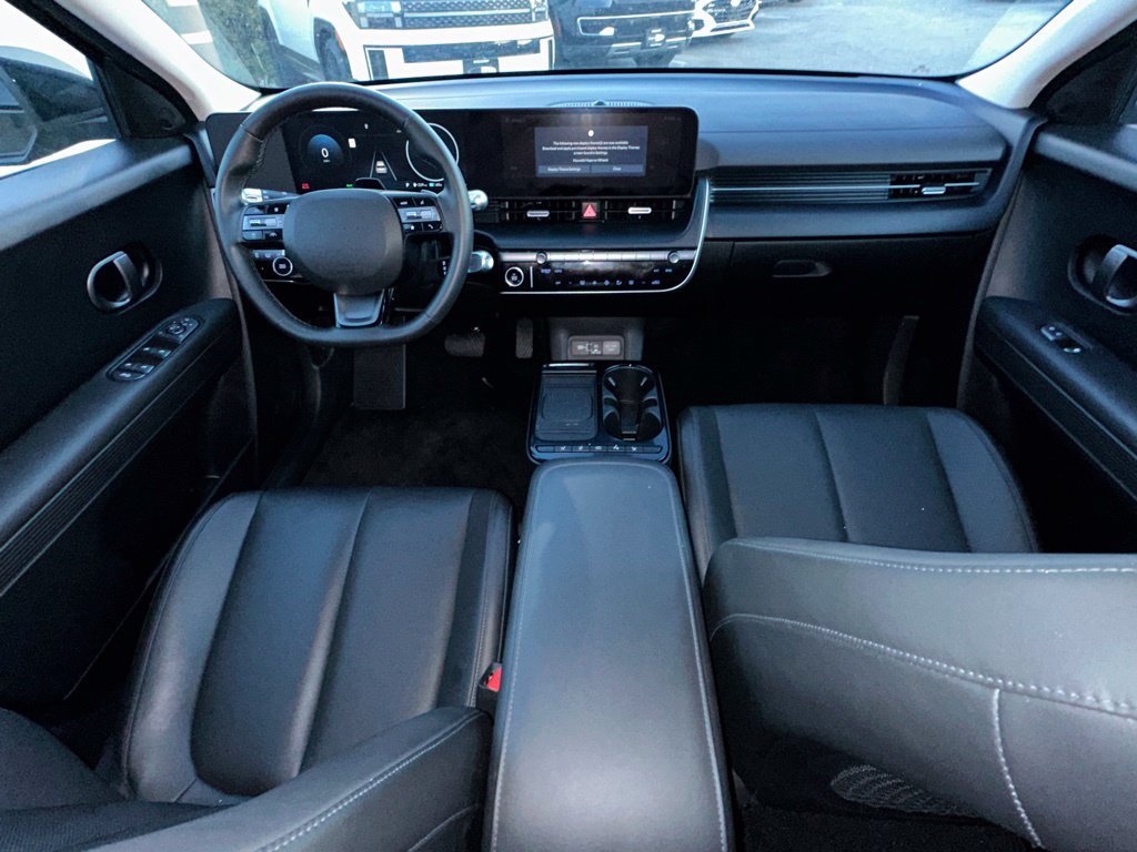 Used 2025 Black Hyundai SEL image 14