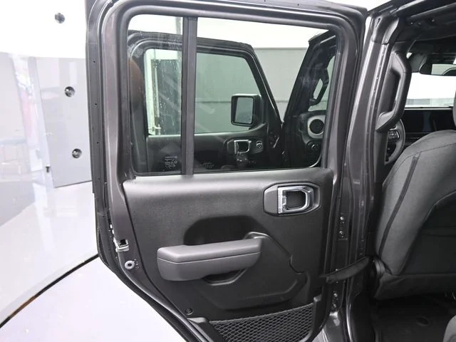 New 2026 Granite Crystal Metallic Clear-Coat Exterior Paint Jeep Sport S image 26