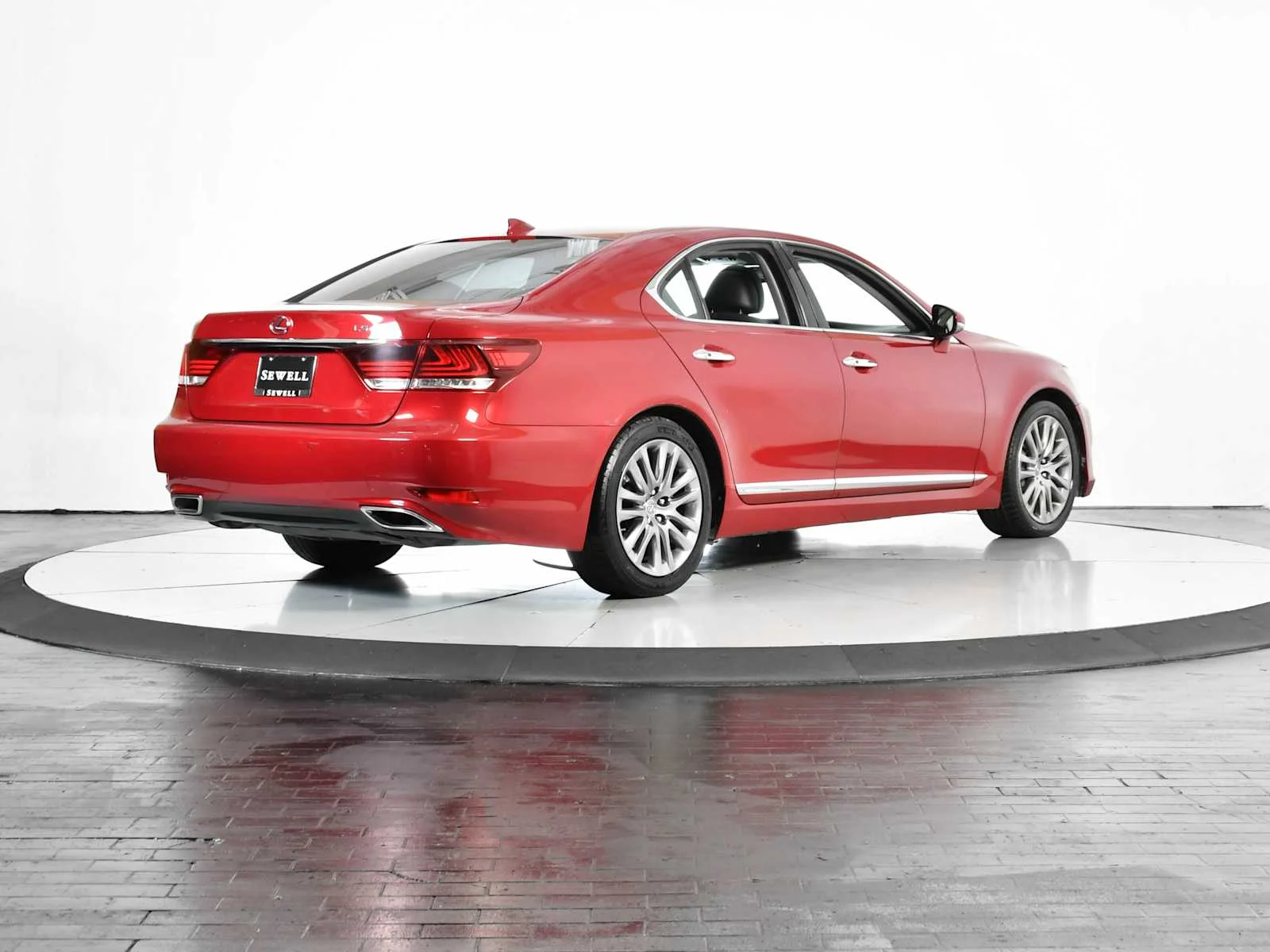 Used 2014 Matador Red Mica Lexus  image 7