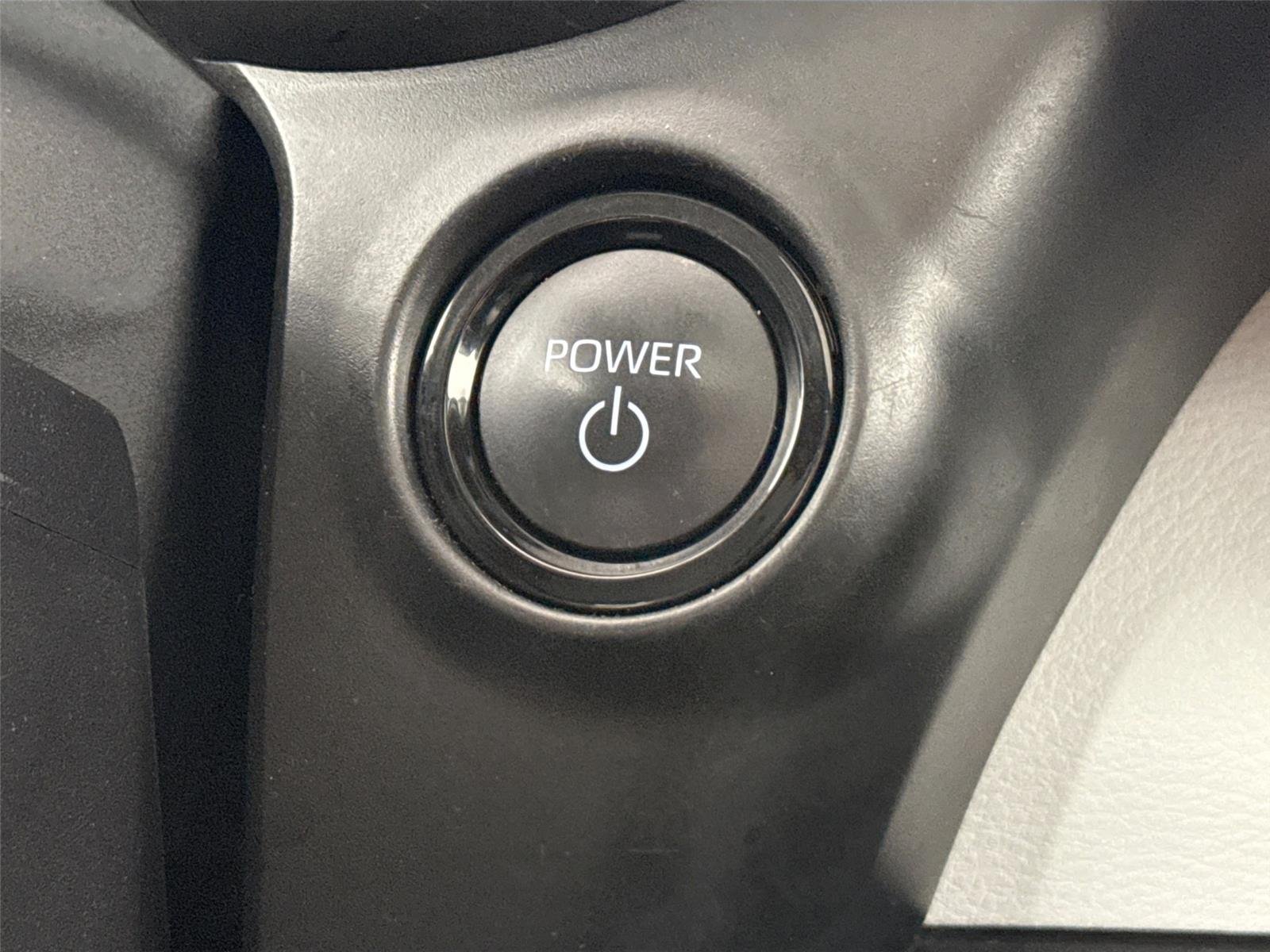 Used 2025 Wind Chill Pearl Toyota XLE 8-Passenger image 22