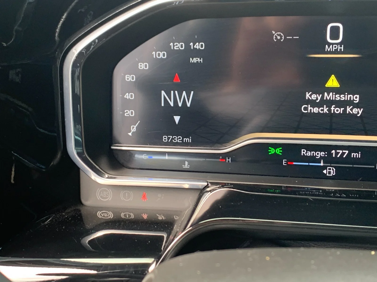 Used 2025 Summit White GMC SLE image 29