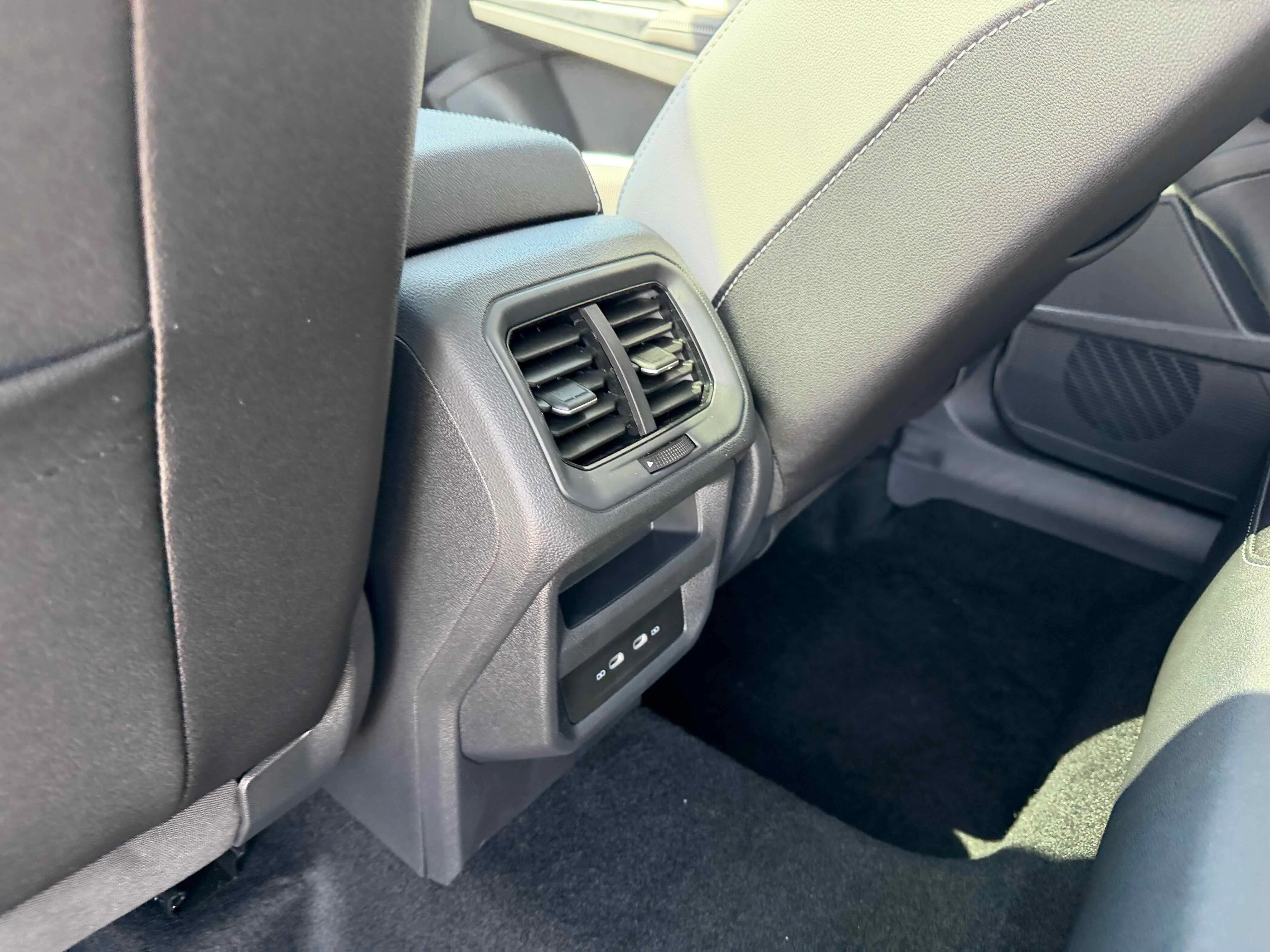 New 2026 Pure White Volkswagen SE image 26