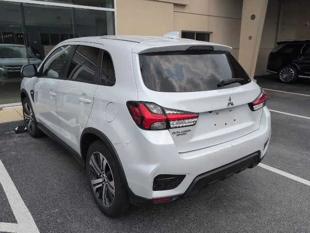 Used 2024  Mitsubishi 2.0 ES image 6