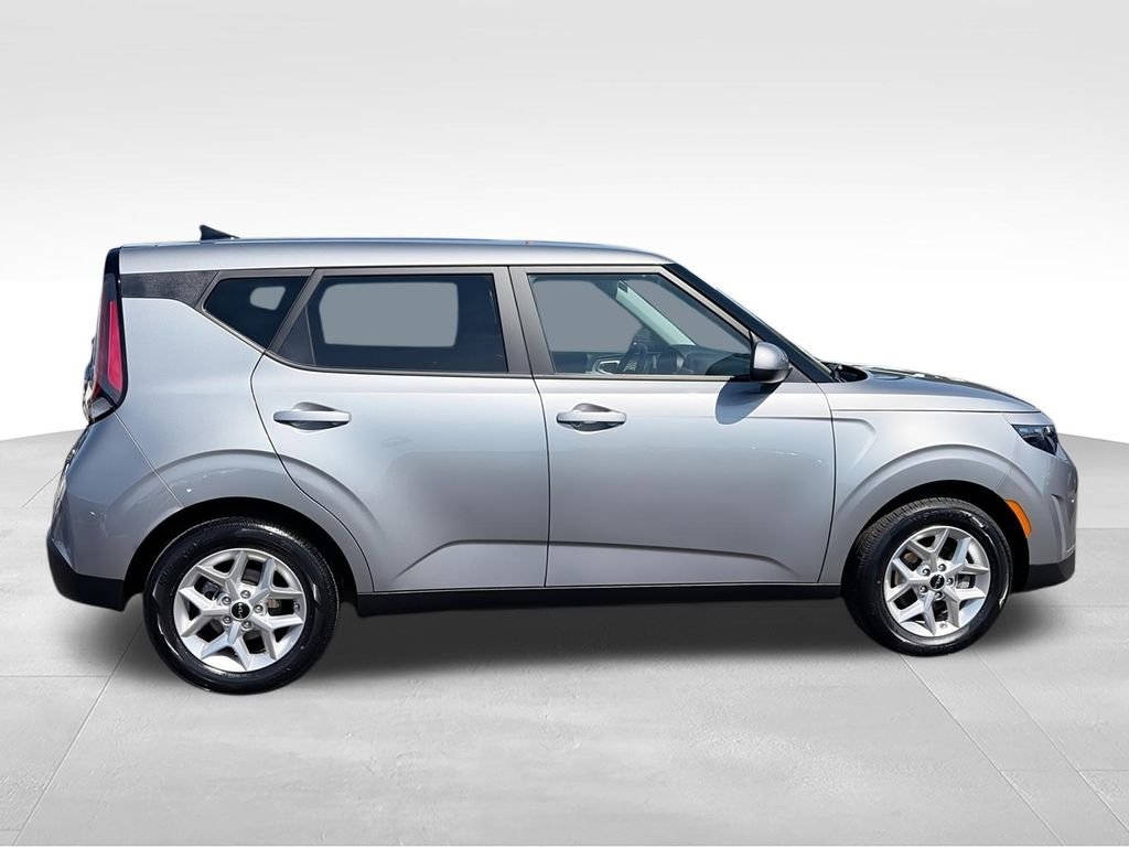 Used 2025 Gray Kia LX image 9