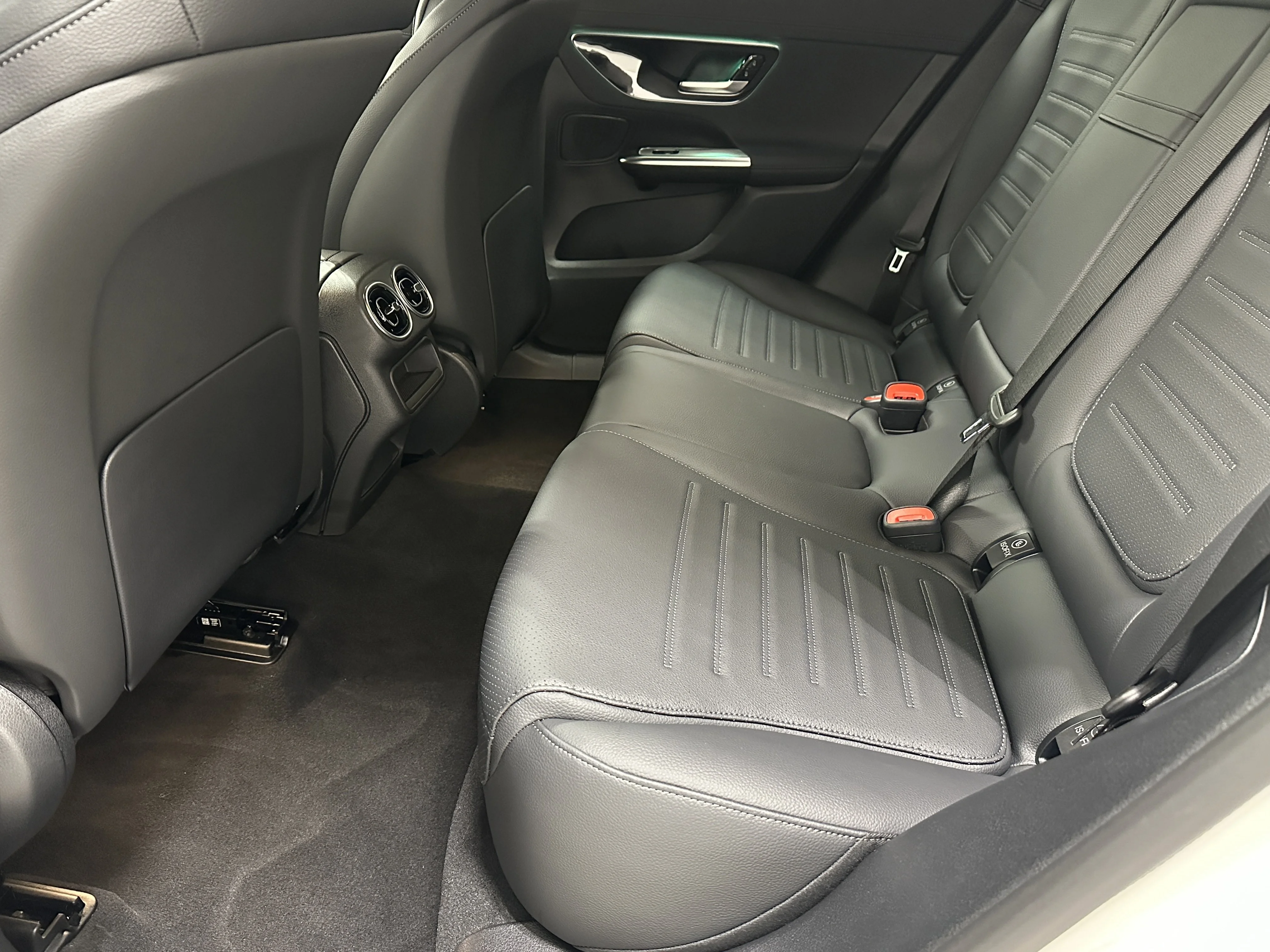 2025 Mercedes-Benz GLC Base - Photo 24