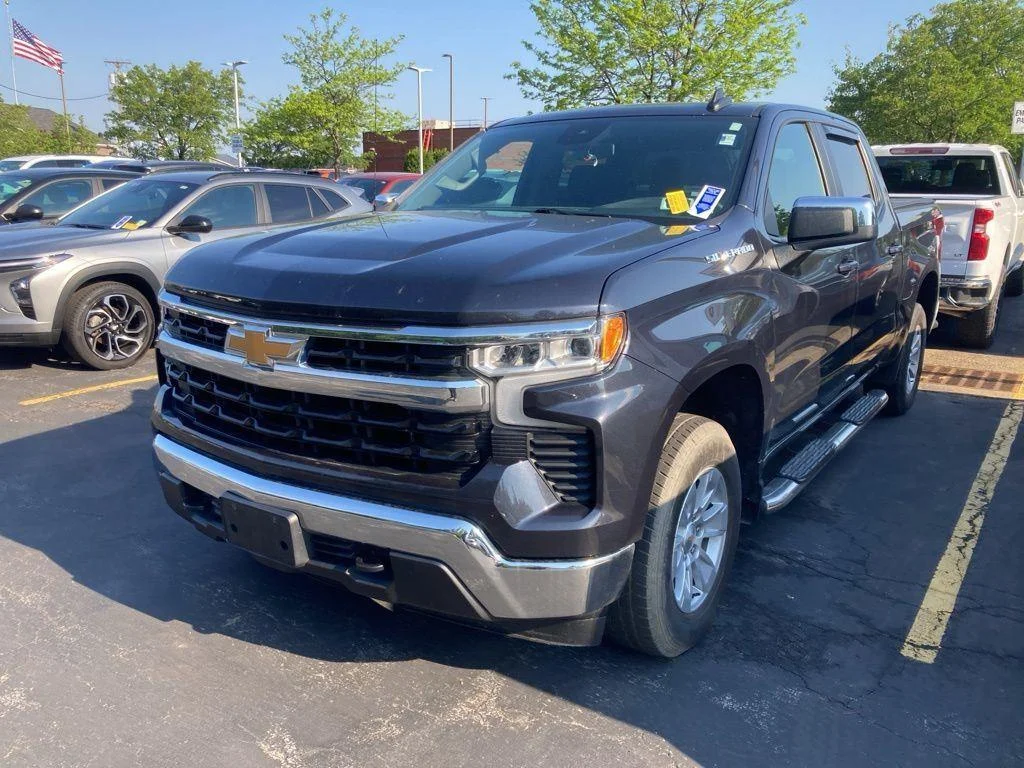 Used 2024 Ash Chevrolet LT image 3