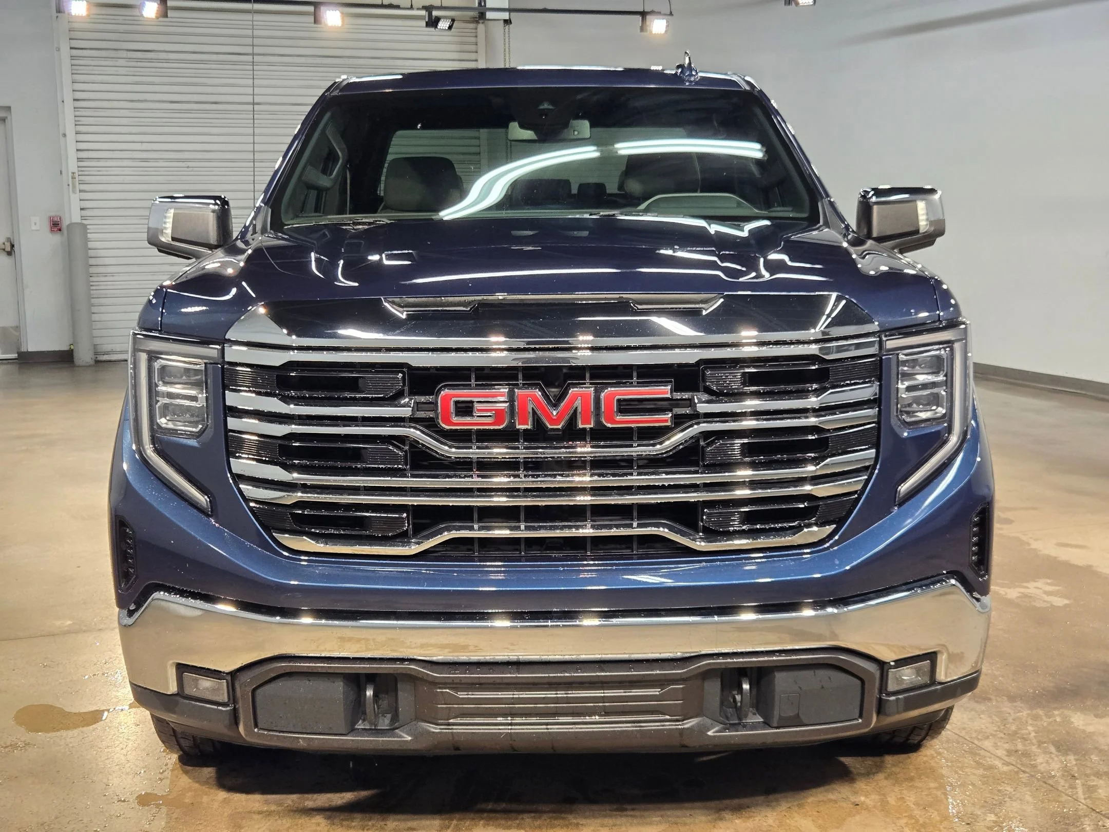 Used 2022 GMC Sierra 1500 SLT with VIN 3GTUUDEDXNG646576 for sale in Little Rock