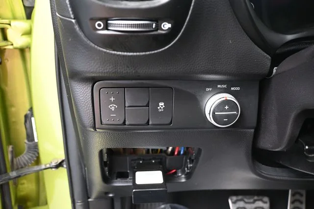 Used 2019 Green Kia Plus image 31