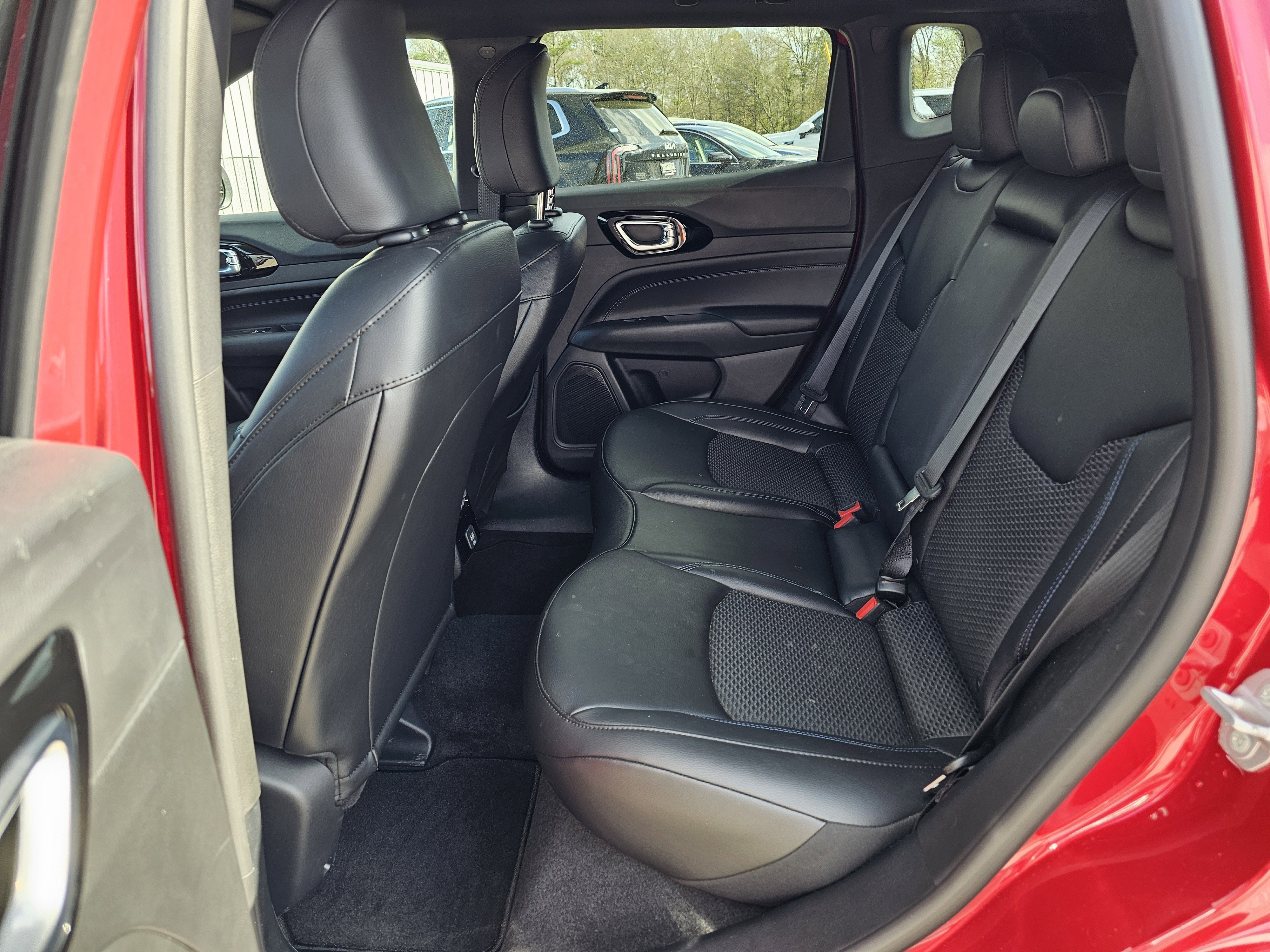 New 2026 Red Hot Pearlcoat Jeep Latitude Altitude image 30