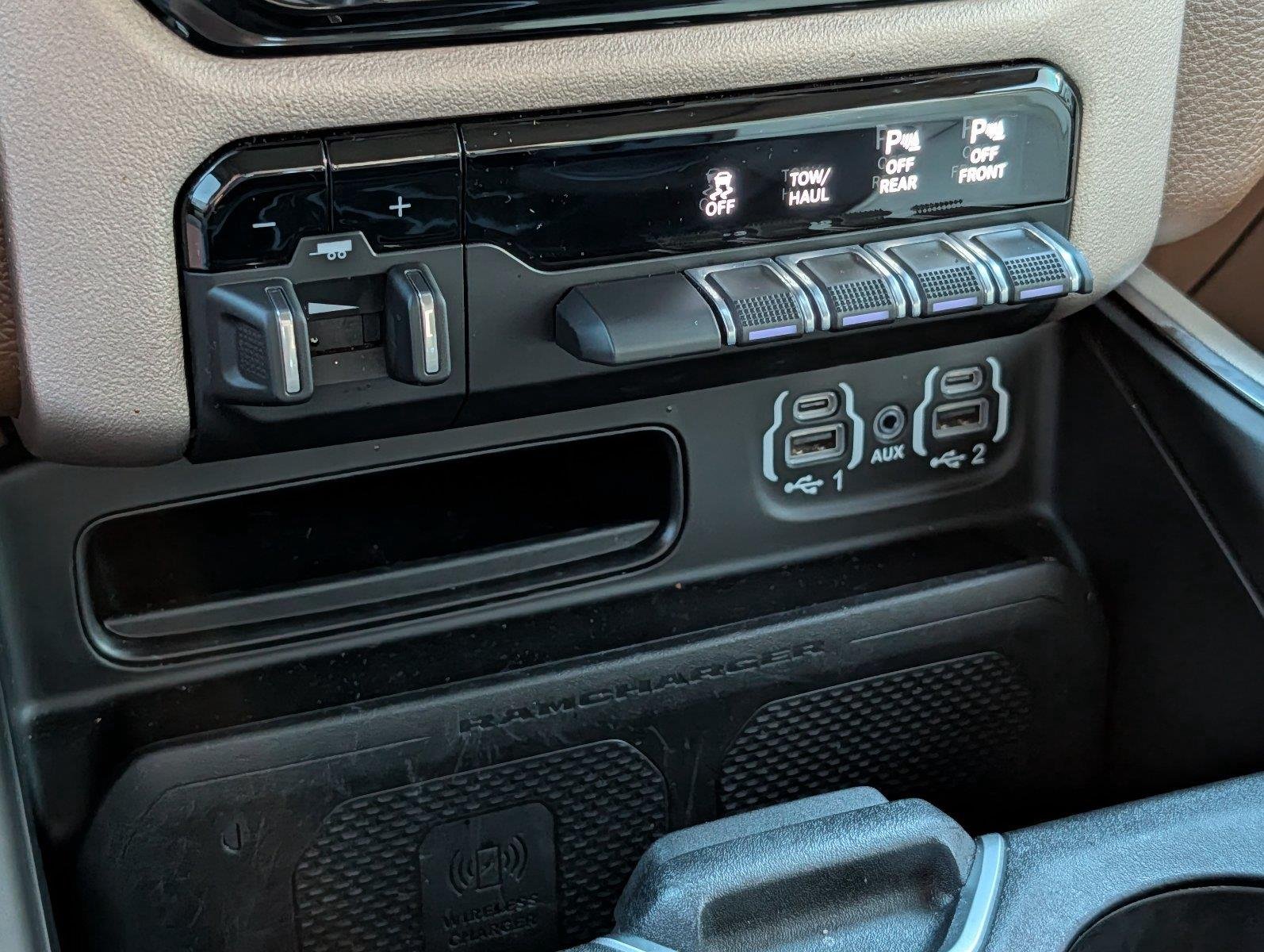 Used 2021 Diamond Black Crystal Pearlcoat Ram Laramie image 21