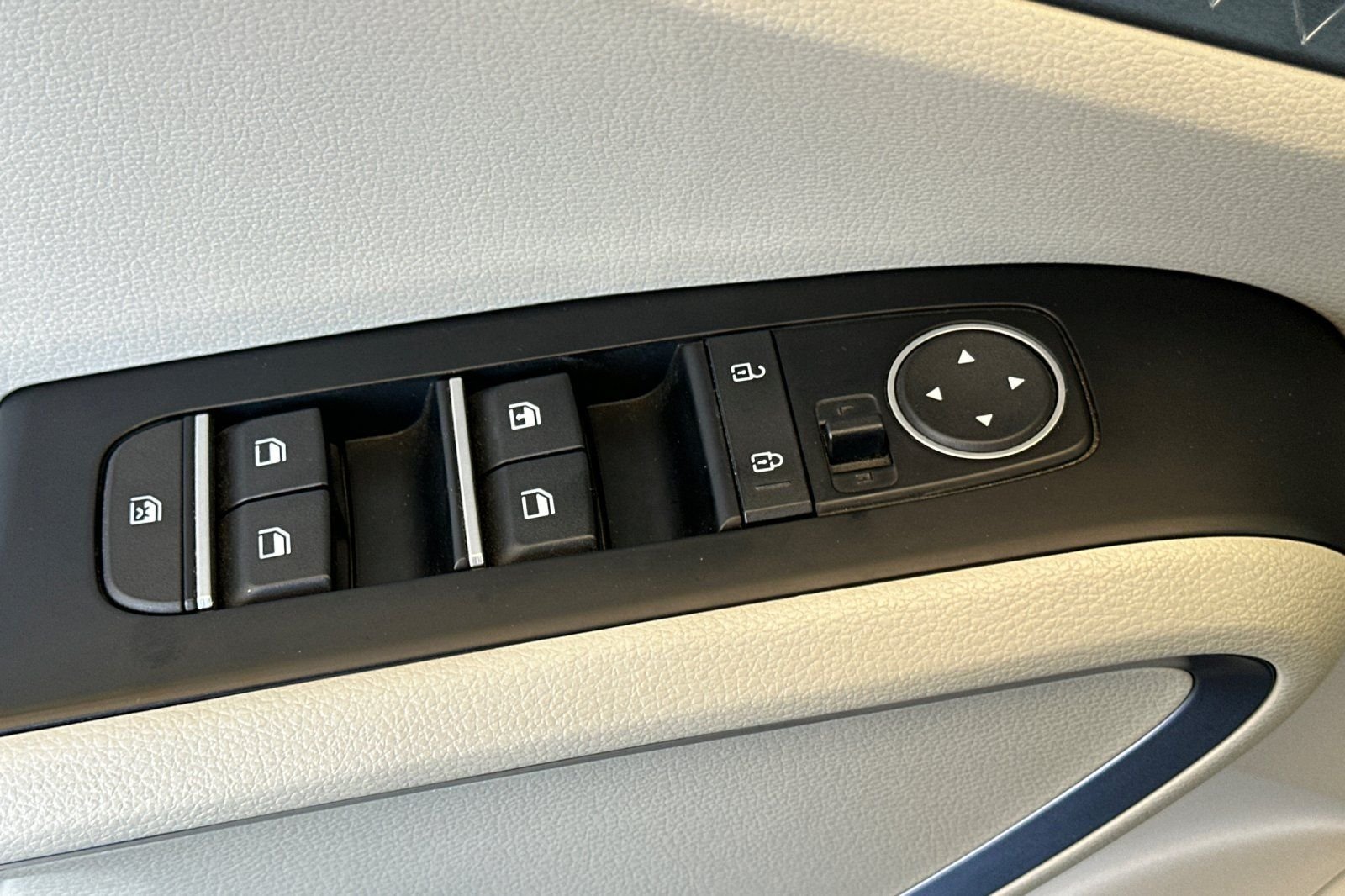 Used 2023 Green Kia EX image 12
