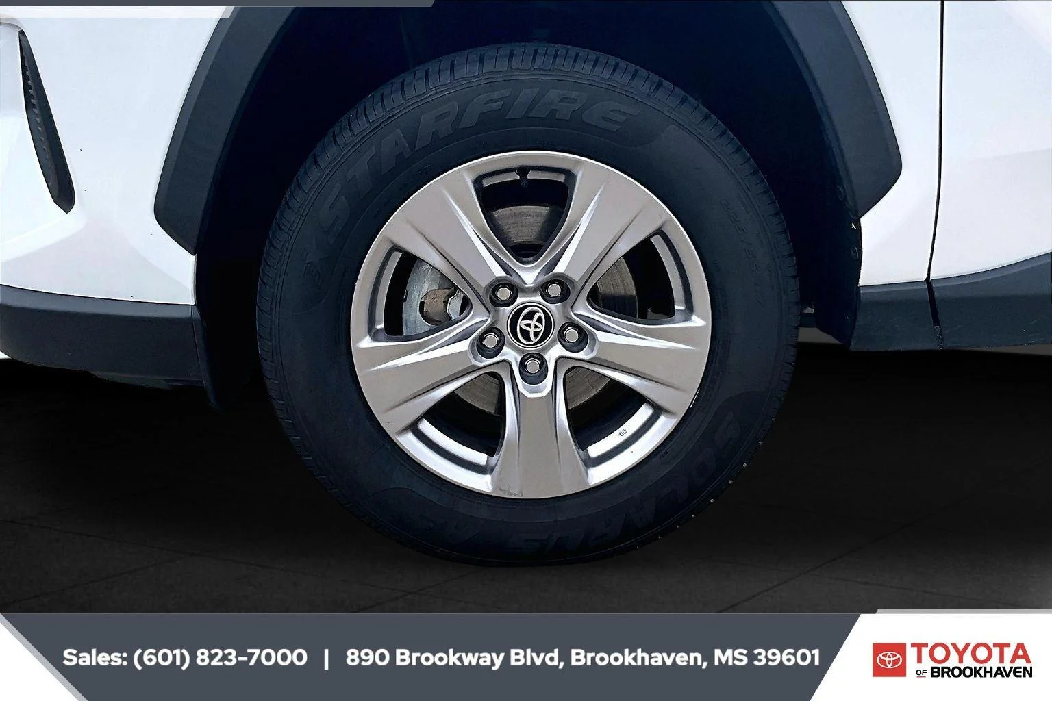 Used 2024 Ice Cap Toyota XLE image 7
