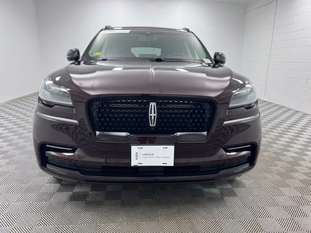 Used 2023 Red Lincoln Reserve image 3