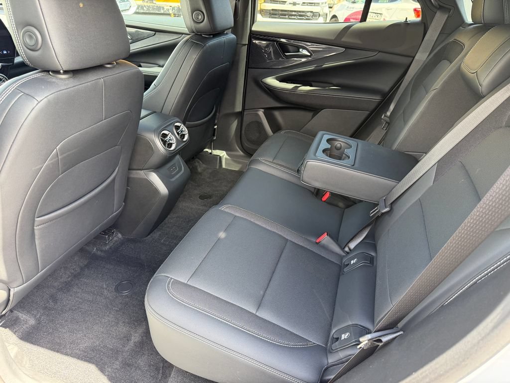 Used 2024 Summit White Chevrolet LT image 19