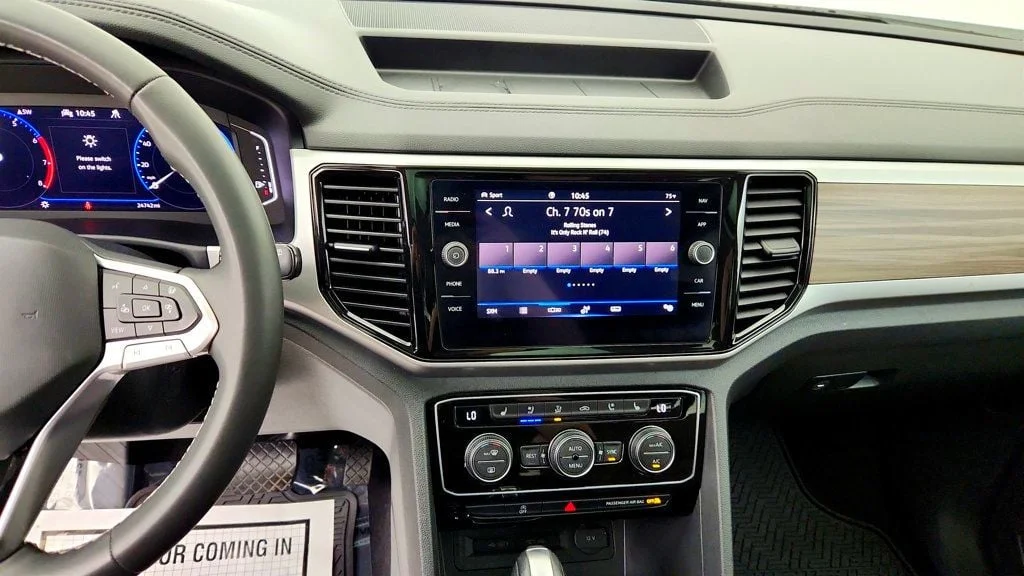 Used 2021 Racing Green Volkswagen 2021.5 SEL Premium w/ MIB3 Navigation & Panoramic Roof image 17