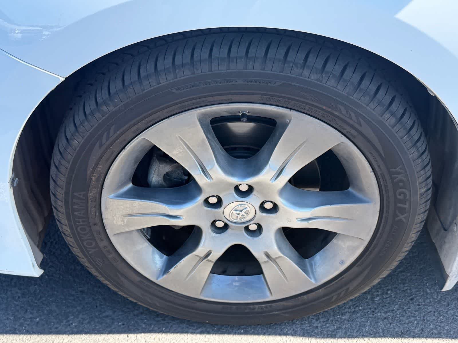 Used 2015 Super White Toyota SE Premium image 7