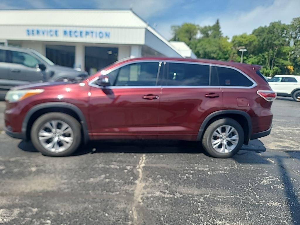 Used 2016 Ooh La La Rouge Mica Toyota LE Plus V6 image 3