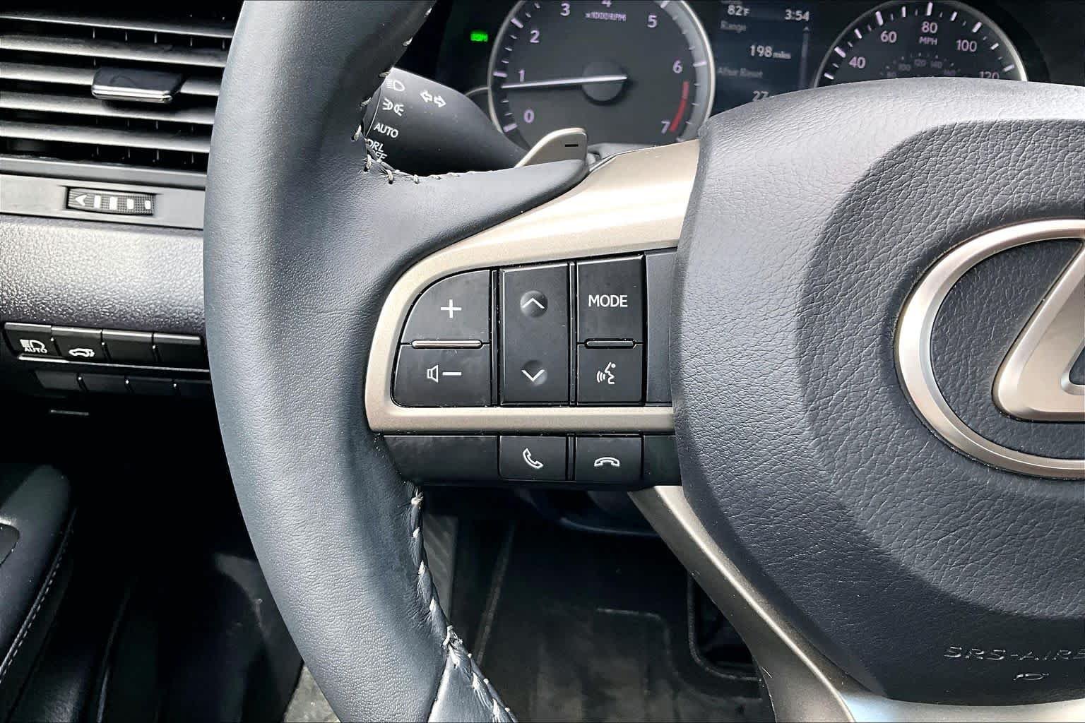 Used 2022 Nori Green Pearl Lexus  image 22