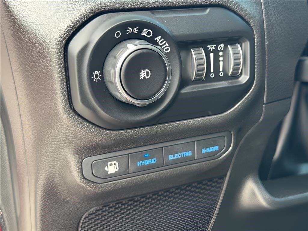 Used 2022 Snazzberry Pearlcoat Jeep Unlimited Sahara image 18
