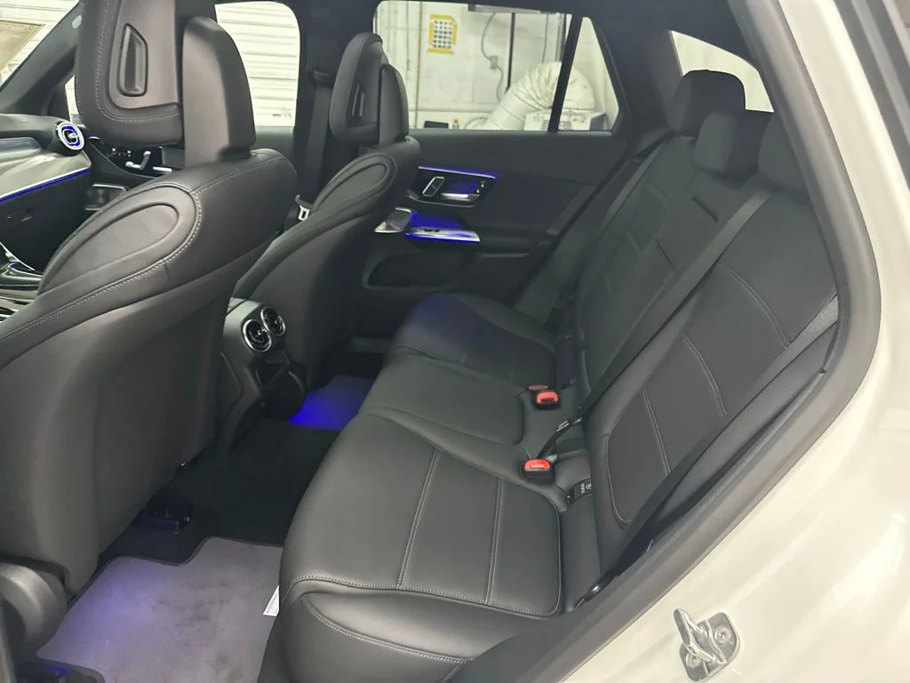 New 2027 White Mercedes-Benz GLC 300 image 23