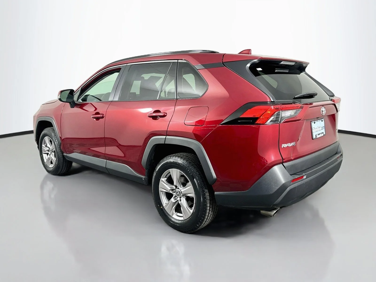 Used 2022 Red Toyota XLE image 5