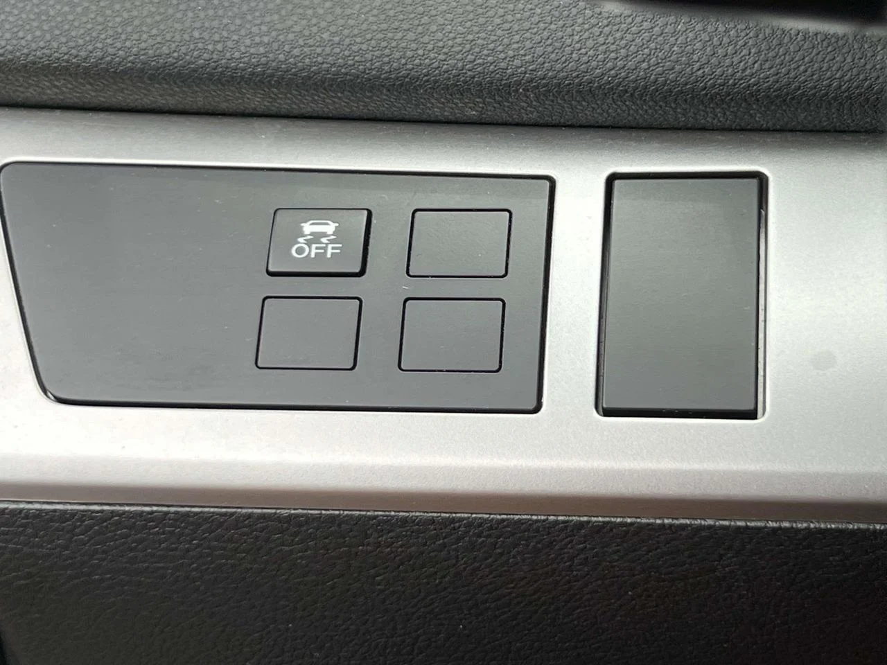 Used 2012 Graphite Mica Mazda i Touring image 23