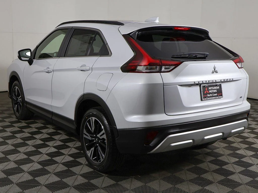 New 2026 White Mitsubishi SE image 10