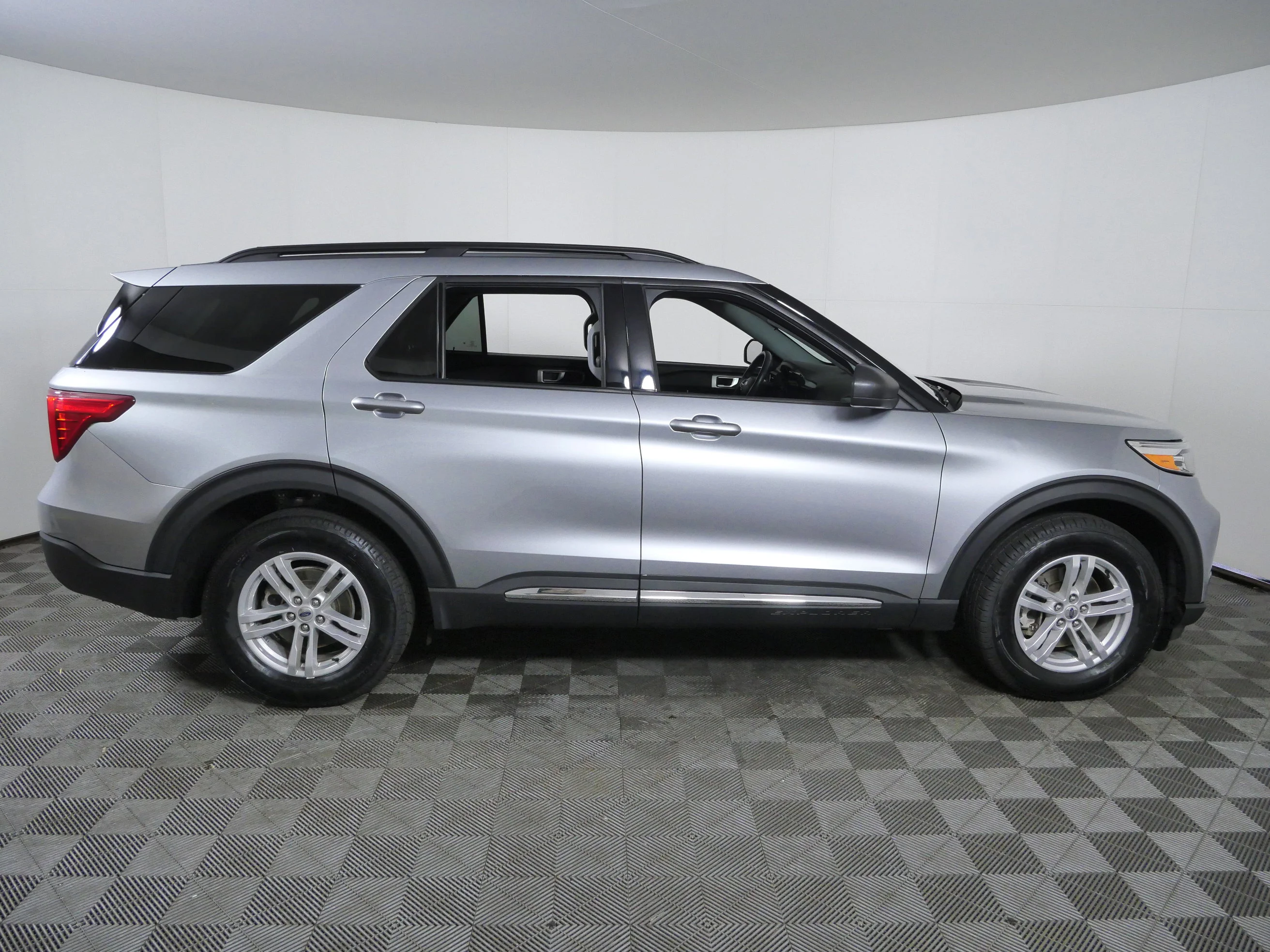 Used 2024 Iconic Silver Metallic Ford XLT image 10