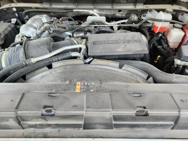 Used 2025 Summit White Chevrolet LTZ image 32