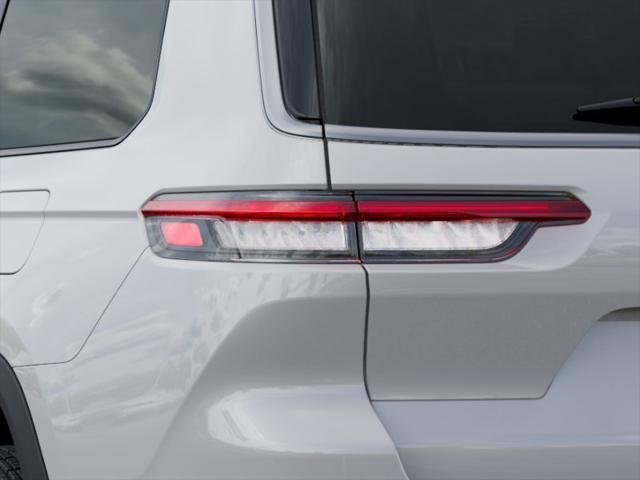 New 2026 Bright White Clear-Coat Exterior Paint Jeep Laredo image 5