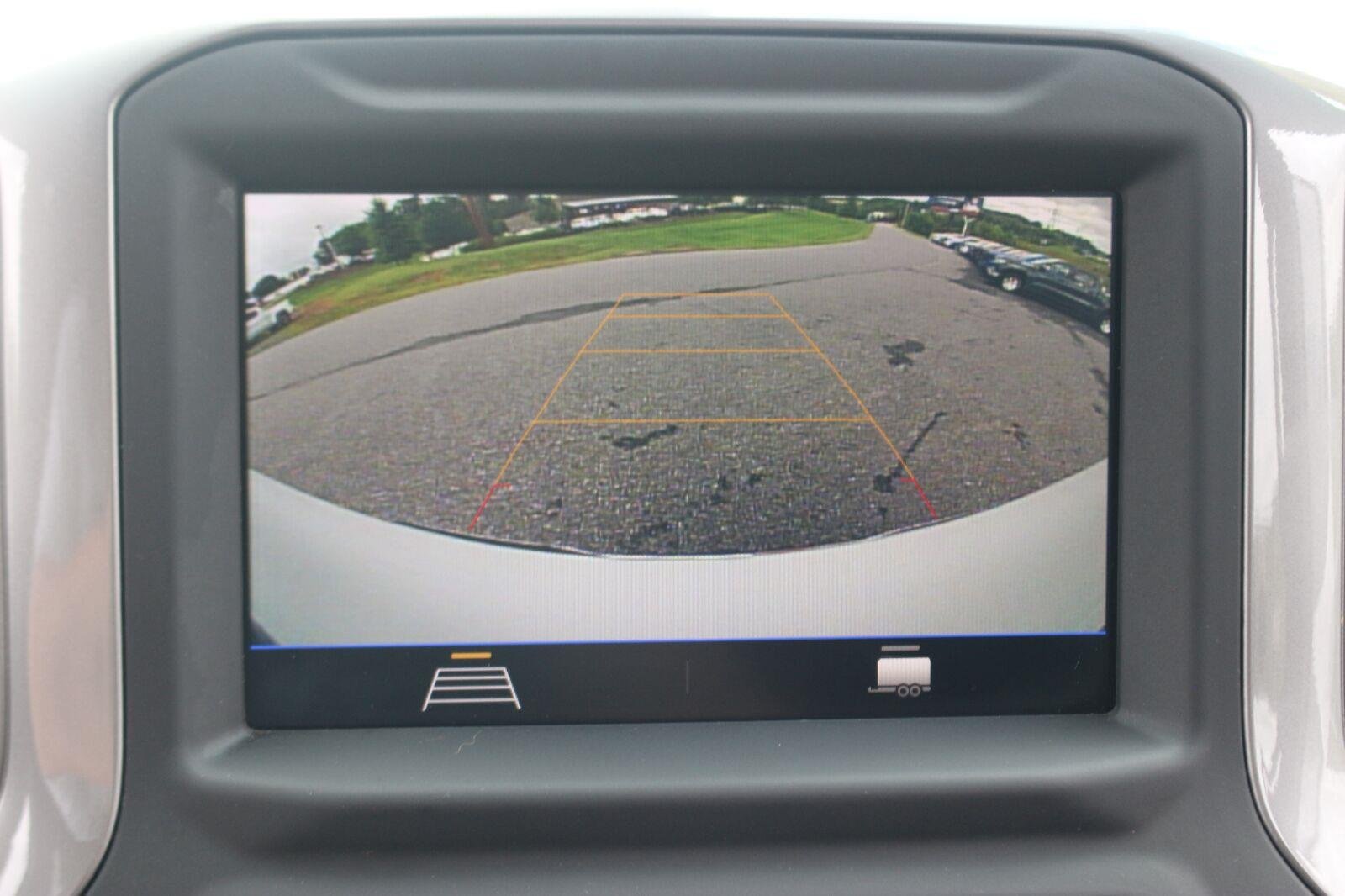 Used 2022 Summit White Chevrolet Custom image 23