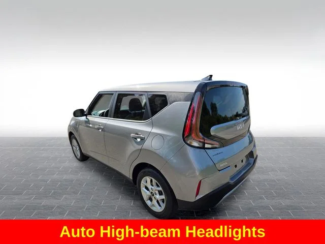 Used 2025 Silver Kia  image 6