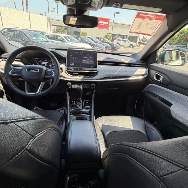 Used 2024 White Jeep Latitude image 31
