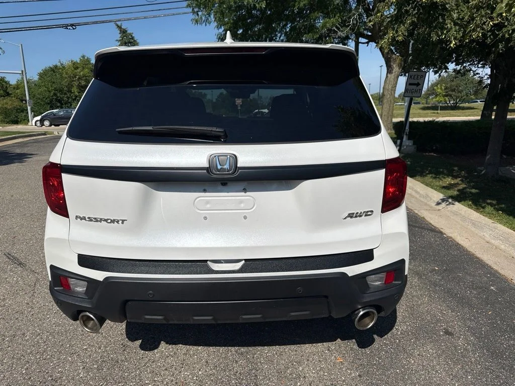 Certified Used 2023 Platinum White Honda EX-L image 9