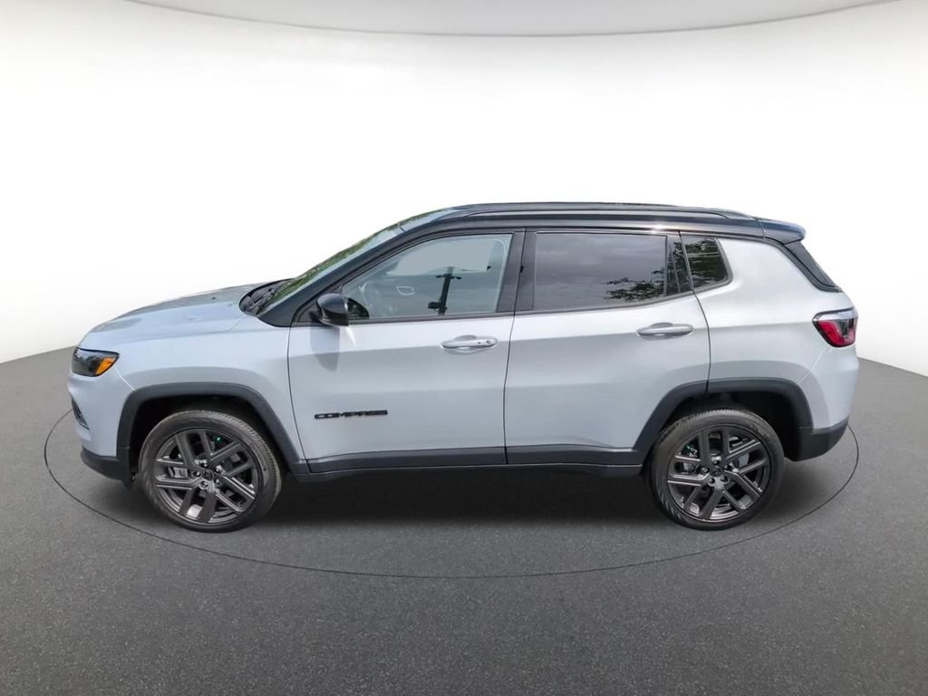 New 2026 Silver Zynith Metallic Clear-Coat Exterior Paint Jeep Limited image 12