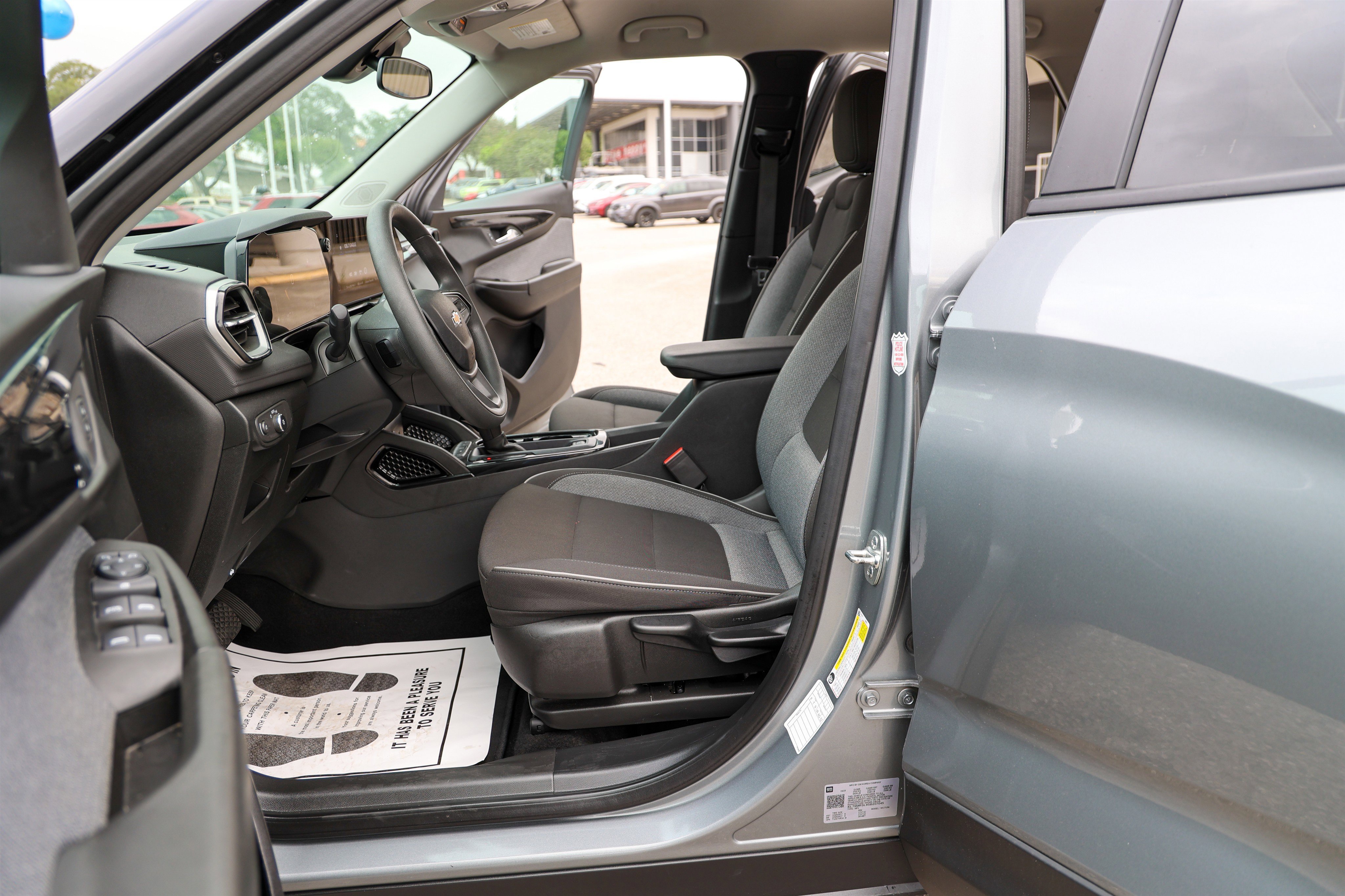 Used 2025 Sterling Gray Metallic Chevrolet LT image 27