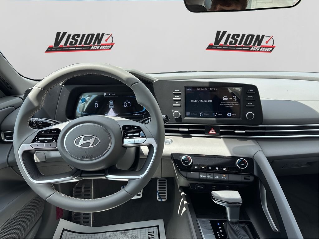 Used 2025 Red Hyundai SEL Sport image 11